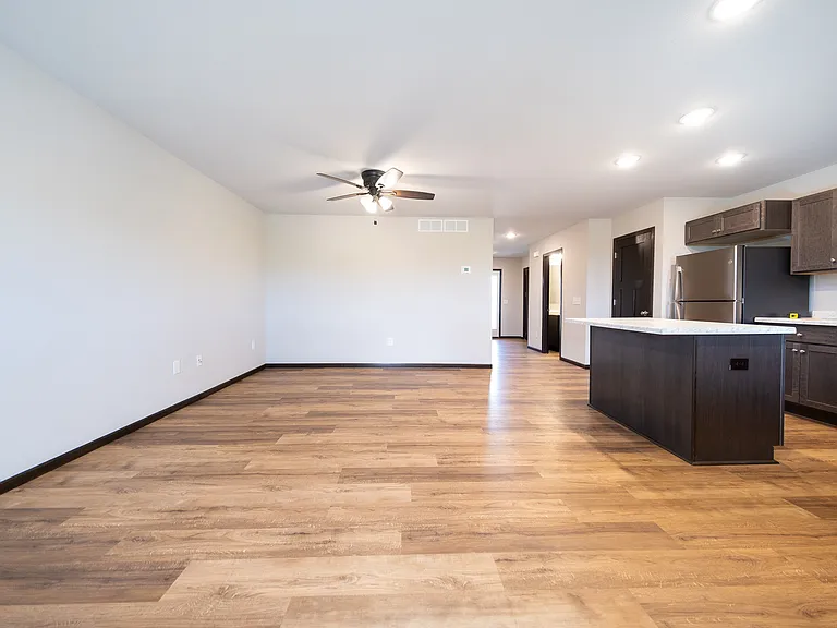568 4th Circle Dr SE — Photo 6
