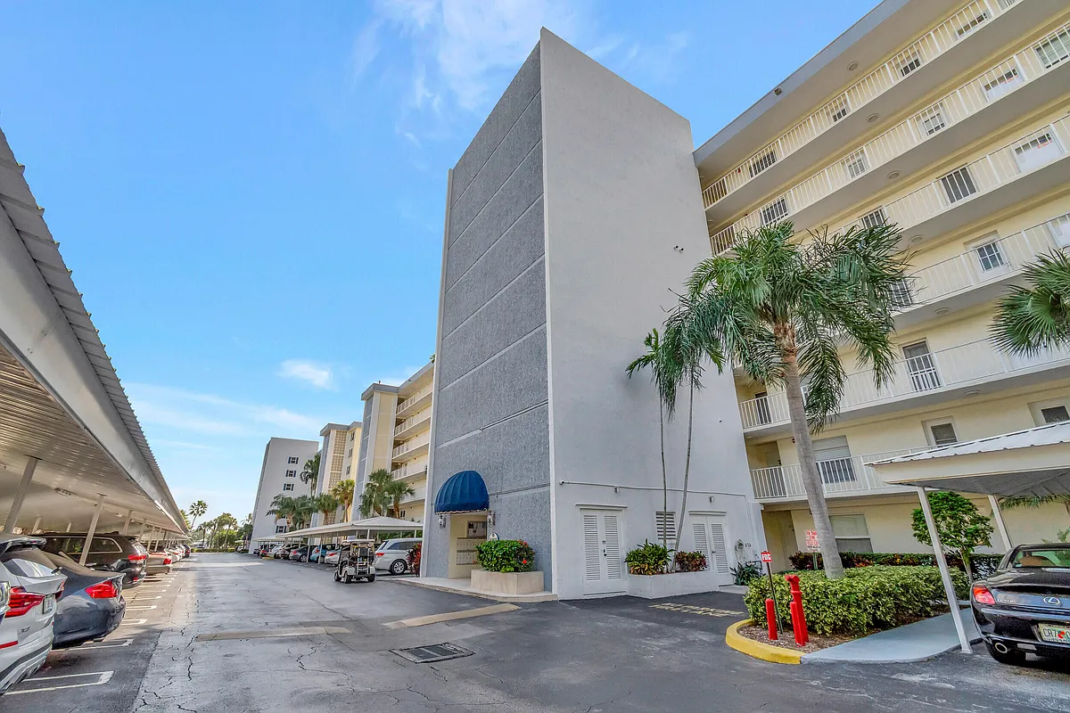 Photo 1 of 58 - 1 Harbourside Dr #4502 - Delray Beach, FL Primary Photo - 1 Harbourside Dr #4502