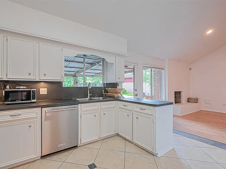 8018 Zimmermann Dr — Photo 19