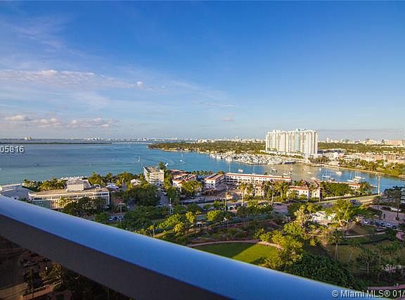 Roomy & rarely available 3B/3BA w/ 2,388 SF interior!