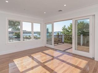 537 Sumner St #1, Boston, MA 02128