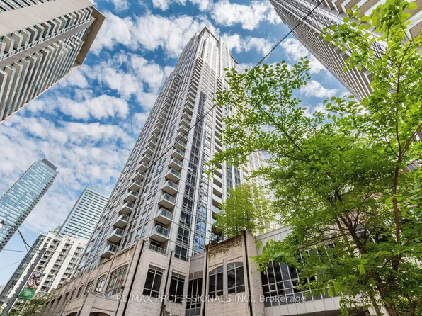 763 Bay St #915, Toronto, ON M5G 2R3
