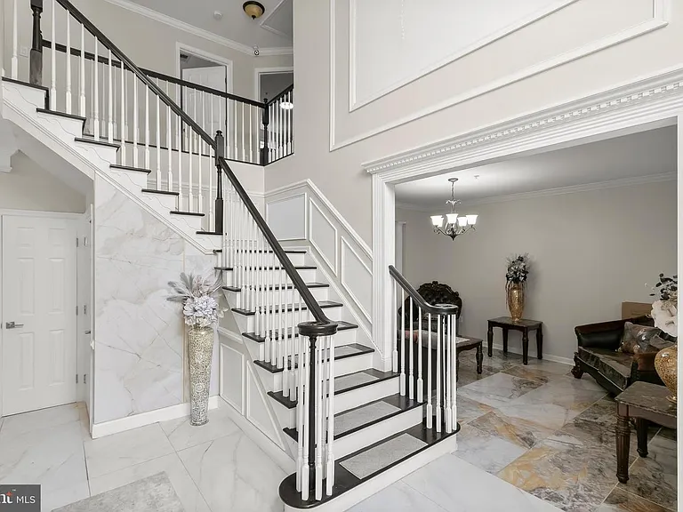 7202 Exbury Ct — Photo 4