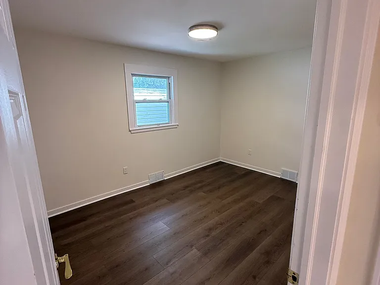 319 Barrington Rd — Photo 21