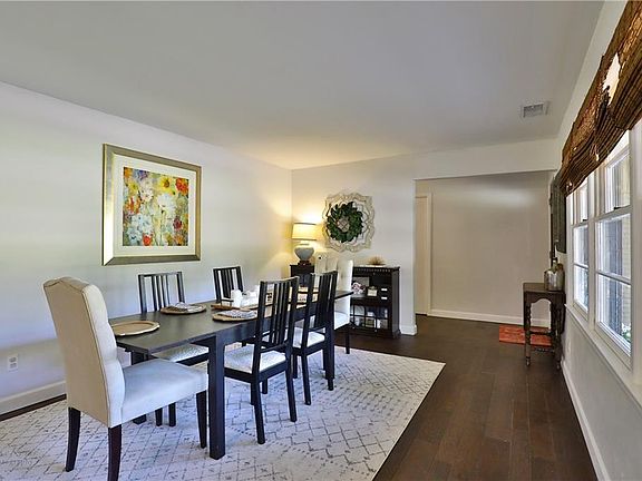3rd image of 1833 Woodridge Dr