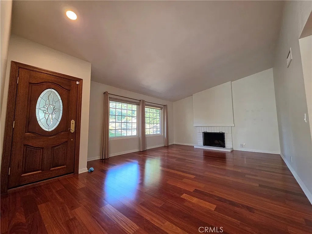 3 bed, 2.0 bath, 1527 sqft, $3,750 — Photo 3