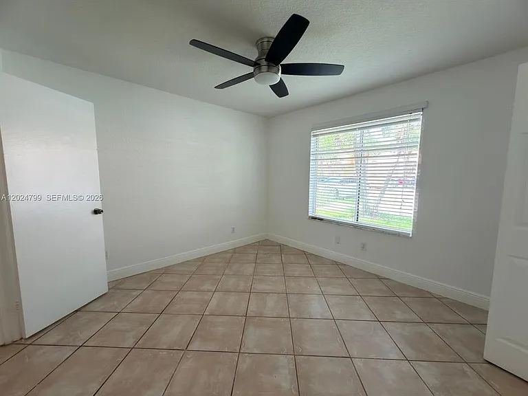 1025 Coral Club Dr — Photo 2
