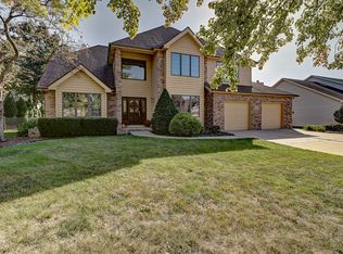 1102 Geneva St, Shorewood, IL 60404