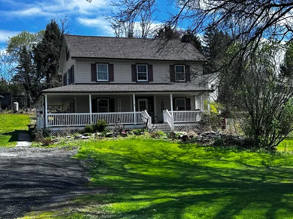 628 Gravity Hill Rd, Lake Ariel, PA 18436