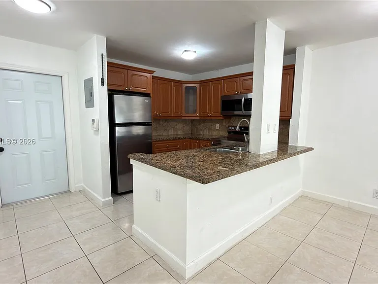 403 SW 148th Ave #3B — Photo 6