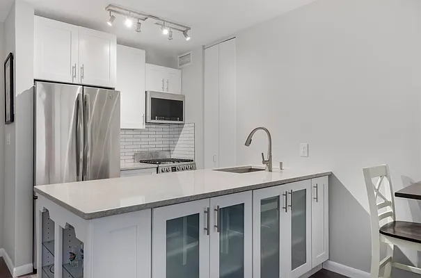 Rented by SERHANT. | media 8