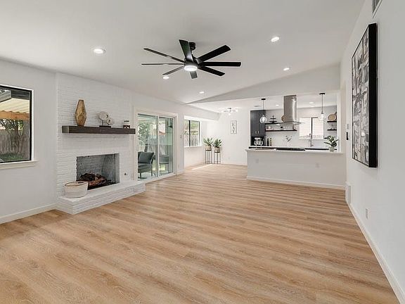 4th image of 1416 S Meadows Dr