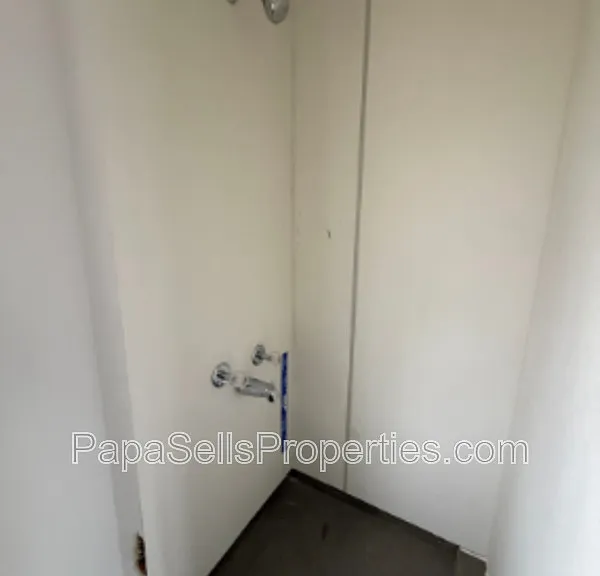 327 E Stuart Ave — Photo 8