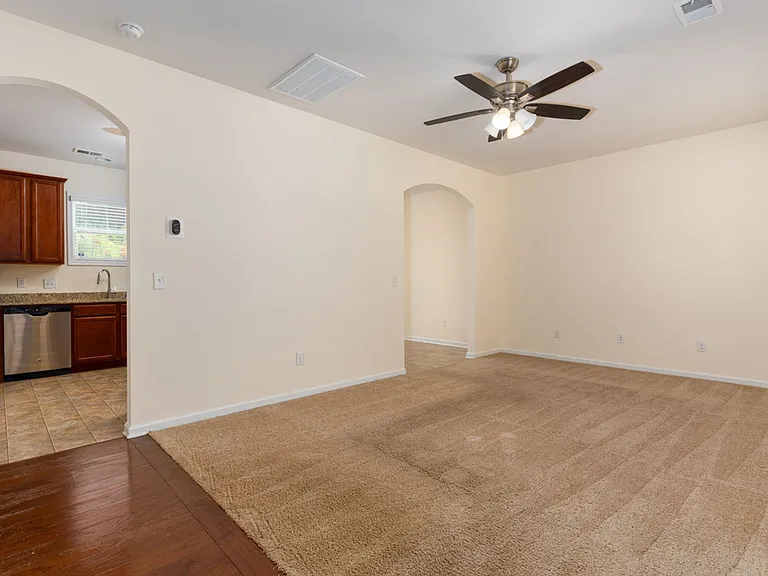 330 Gracemount Ln — Photo 7