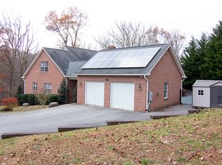 4593 Roop Rd, Mount Airy, MD 21771