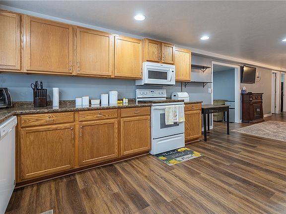 5th image of 26 Circle Dr