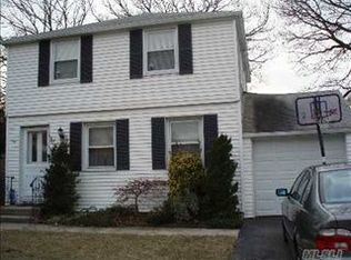83 Crest Rd W, North Merrick, NY 11566