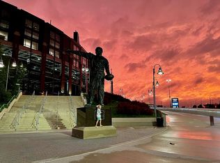 1069 Shadow Ln, Green Bay, WI 54304