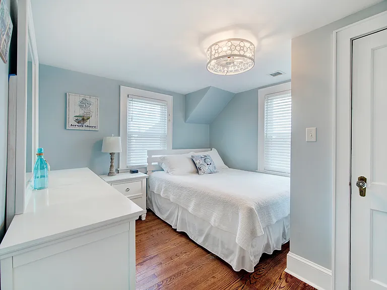 1704 Surf Ave — Photo 16