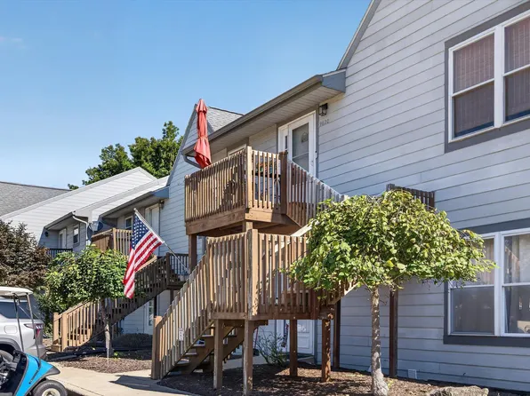 9620 S Bay Pointe Ct, Bloomington, IN 47401