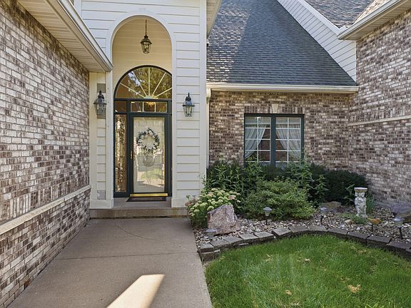 3rd image of 409 Hogan Ct