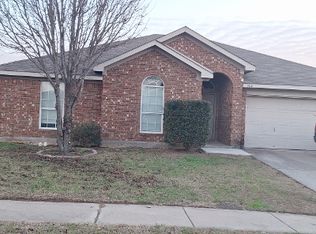 504 White Swan Dr, Arlington, TX 76002