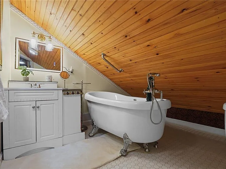 43 Old Beach Rd — Photo 26
