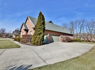 1071 Charter Pl, Dayton, OH 45458