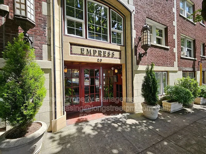 20 NW 16th Ave #406