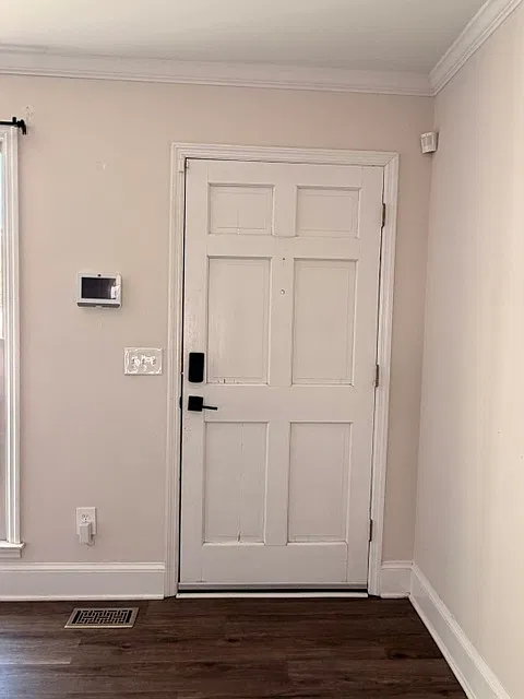 3 bed, 1200 sqft, $1,800 — Photo 2