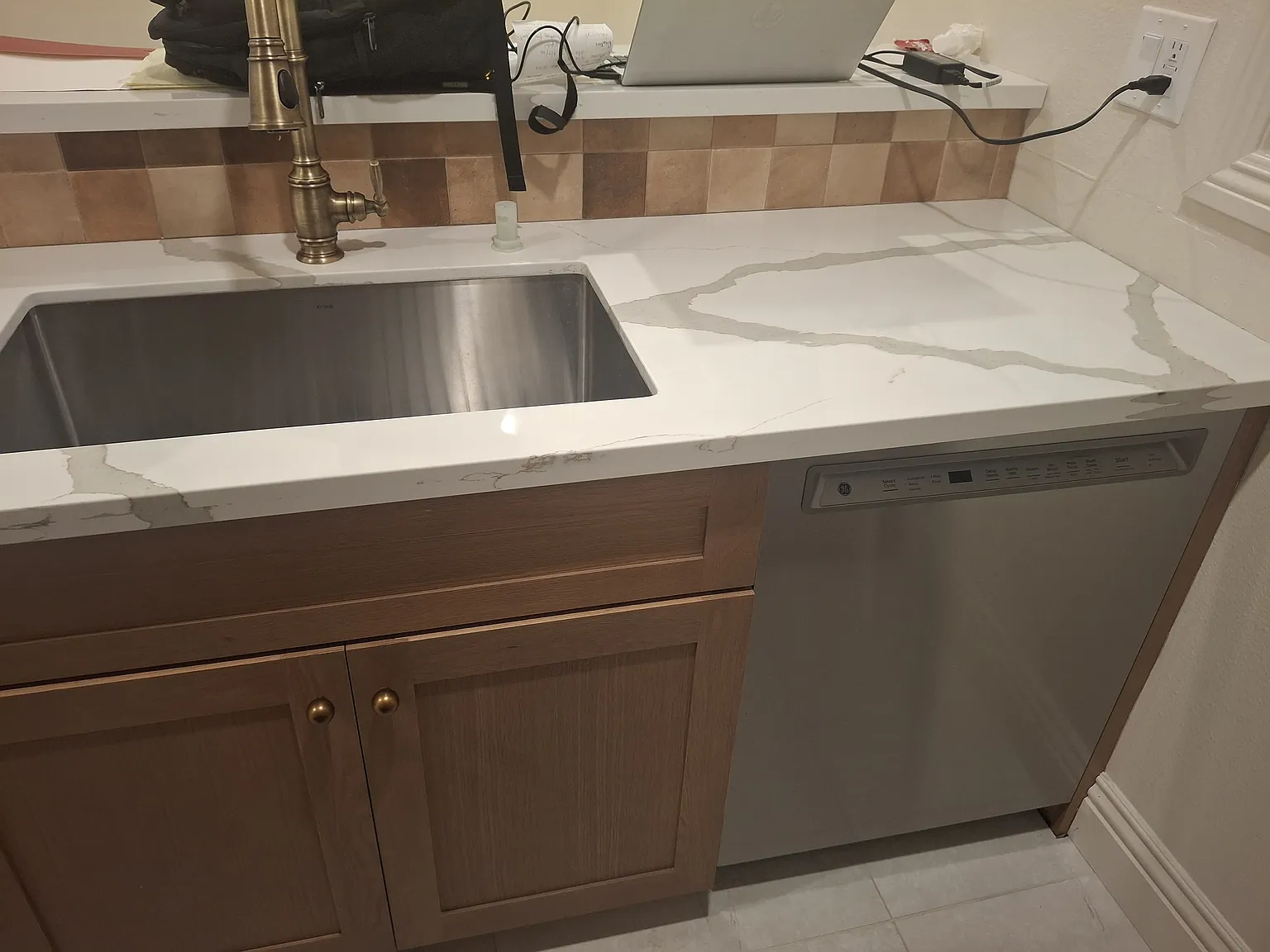 3 bed, 1255 sqft, $3,199 — Photo 3