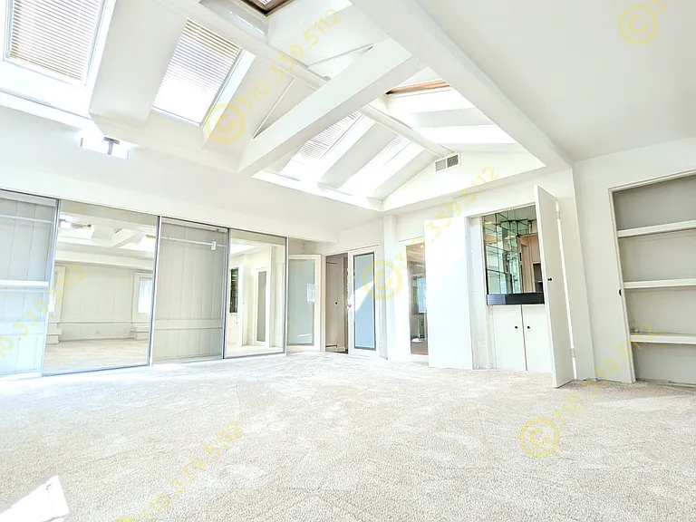 969 N Doheny Dr #1/2 — Photo 40