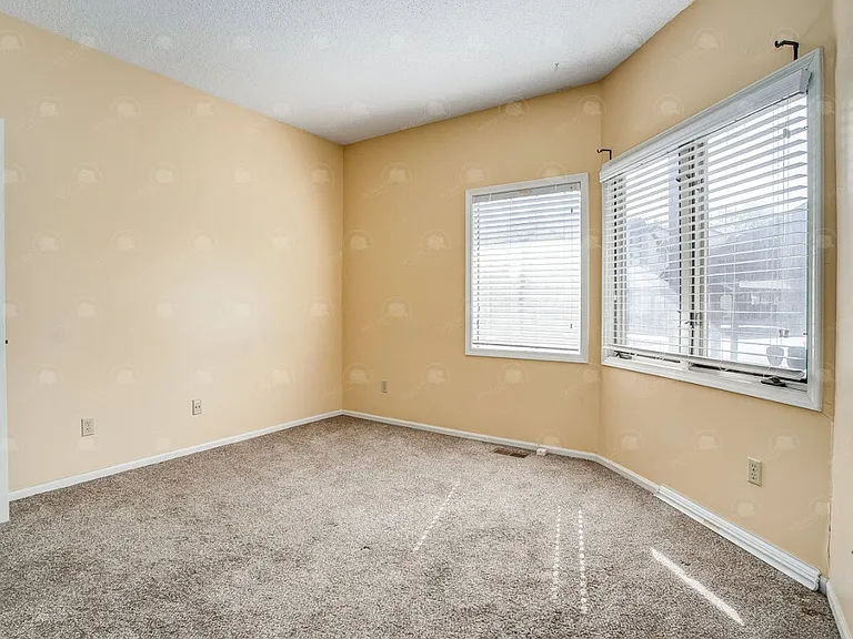 4800 Horton St — Photo 2
