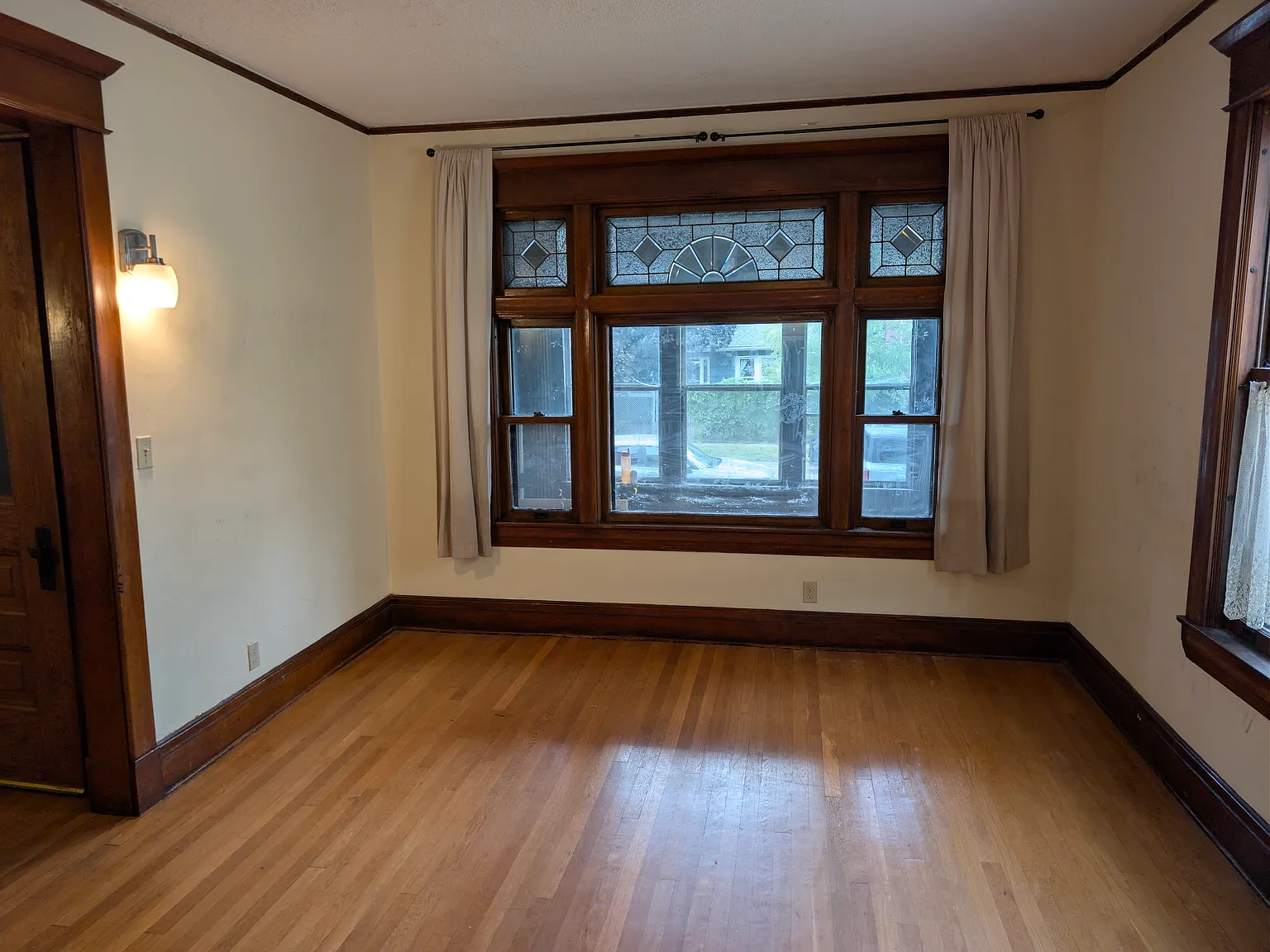 3 bed, 1800 sqft, $2,375 — Photo 2