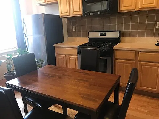 Rented by Perry Associates NYC Inc | media 10