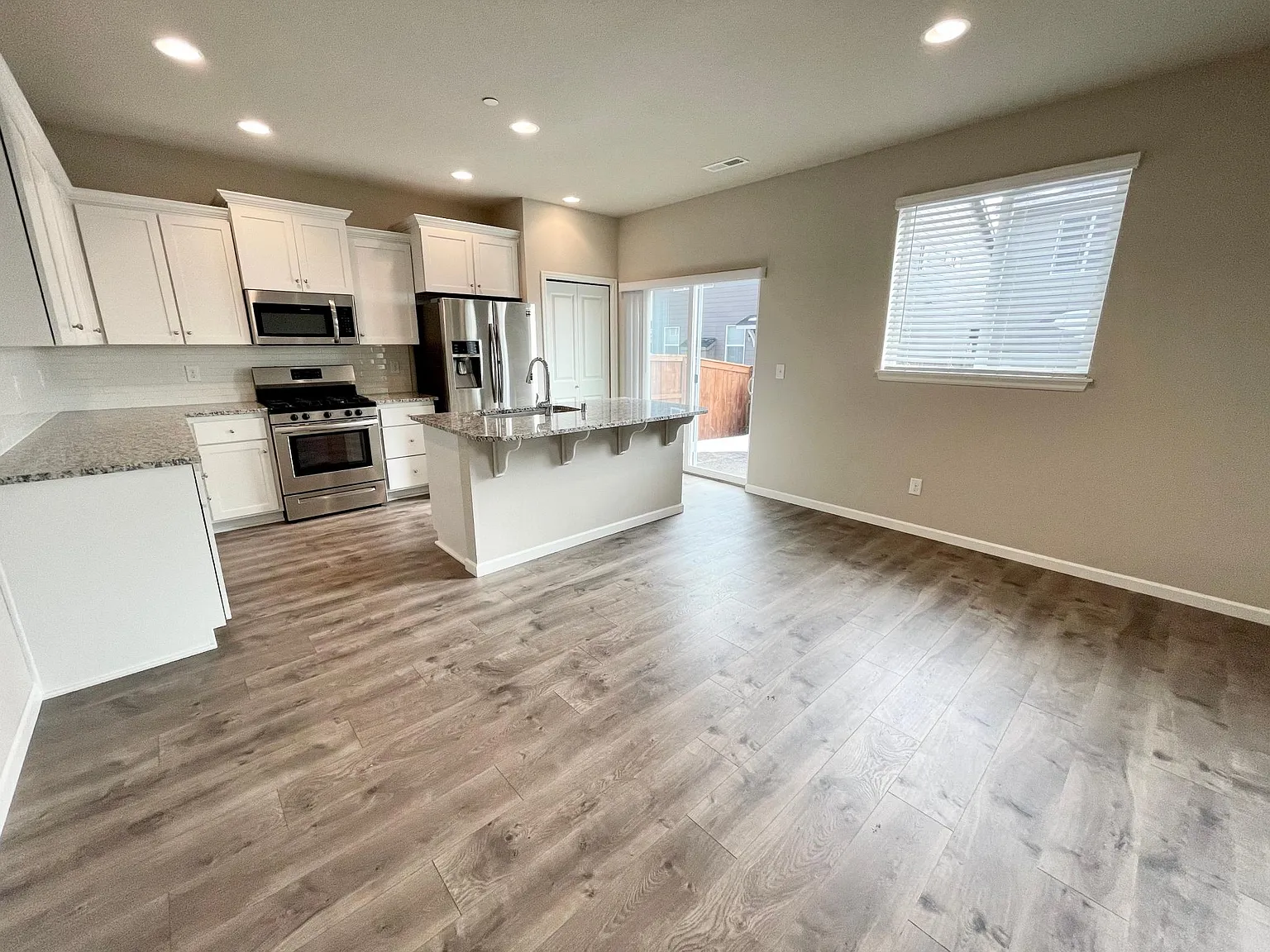3 bed, 2290 sqft, $2,995 — Photo 4