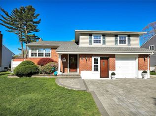 32 Patricia Ln, Syosset, NY 11791