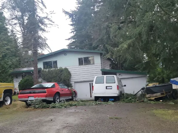 302 NW 203rd St, Shoreline, WA 98177