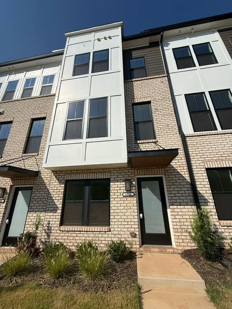 2 BR/2.5BA | Modern Townhome| 2-Car Garage + rooftop terrace — Photo 1