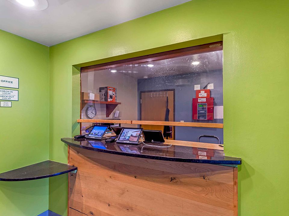 Lobby and Guest Check-in