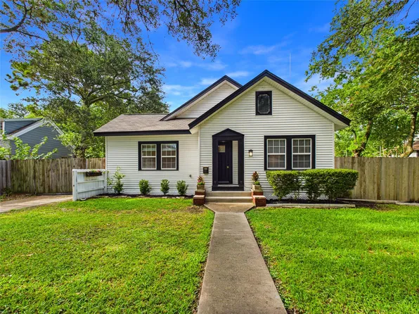 24 11th Ave N, Texas City, TX 77590