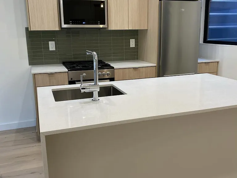1735 Hyde St #5 — Photo 2