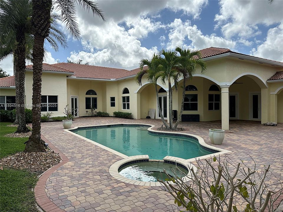 AV 227／228 24 World Houses 2273 Phoenix Ave, Davie, FL 33324 | Zillow