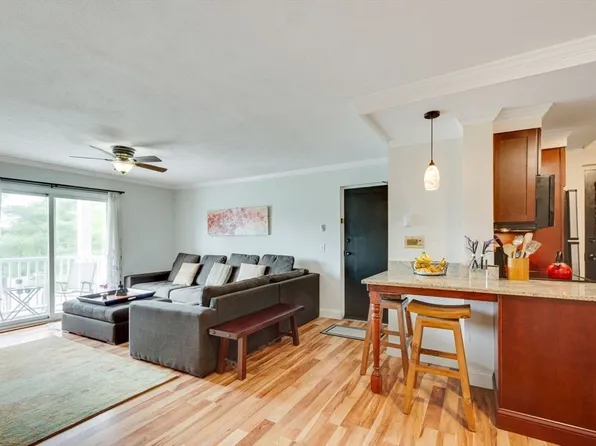 47 Will Dr Unit 112, Canton, MA 02021