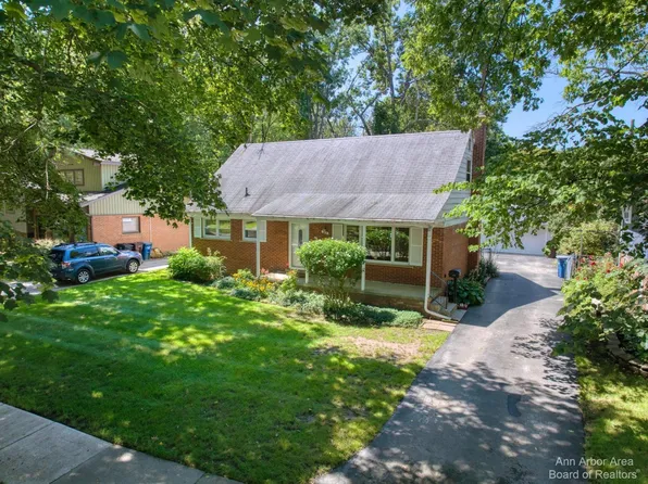 629 Louise Dr, Ann Arbor, MI 48103