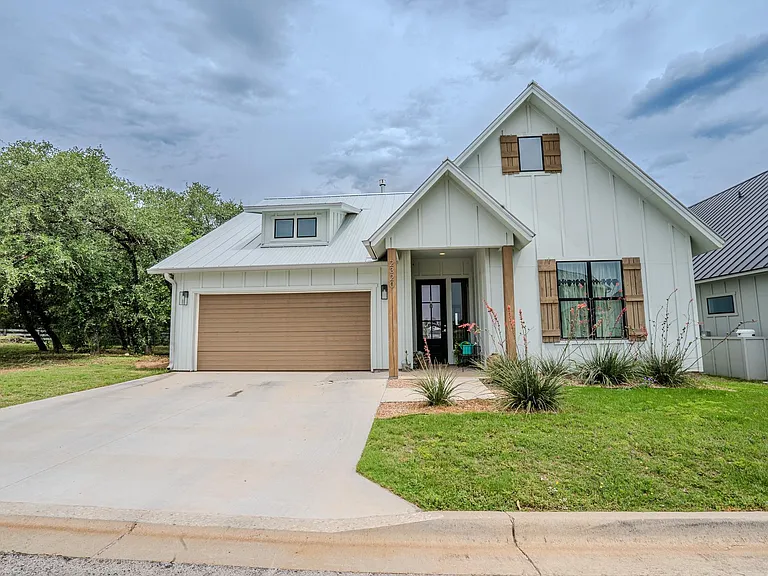 2320 Kellie Brooke Rd — Photo 1