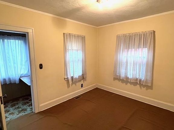 4th image of 211 S Rockford Ave