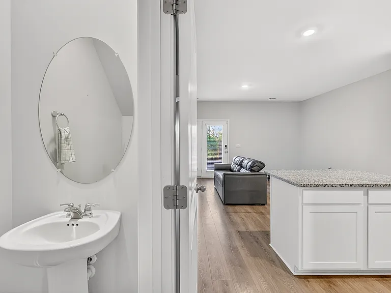 140 Cecil Rd — Photo 8
