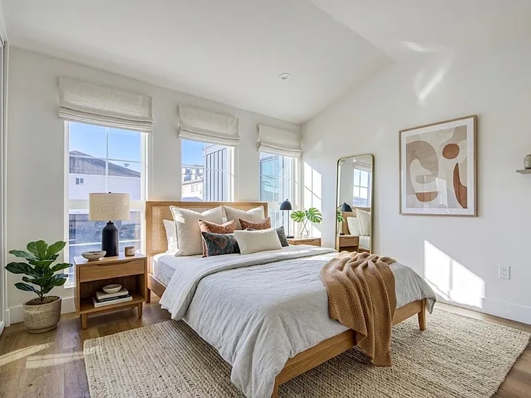 723 E Verdugo Ave #201 — Photo 5