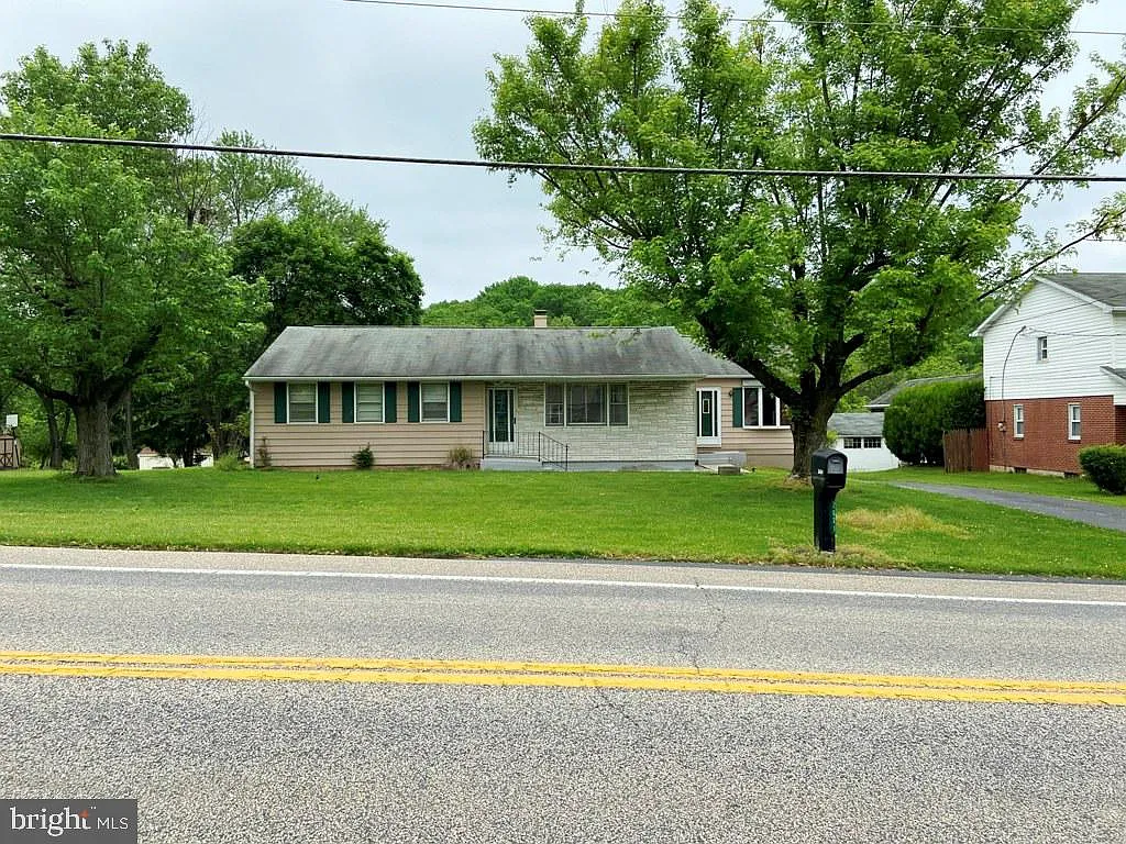 2631 Spring Rd photo 1